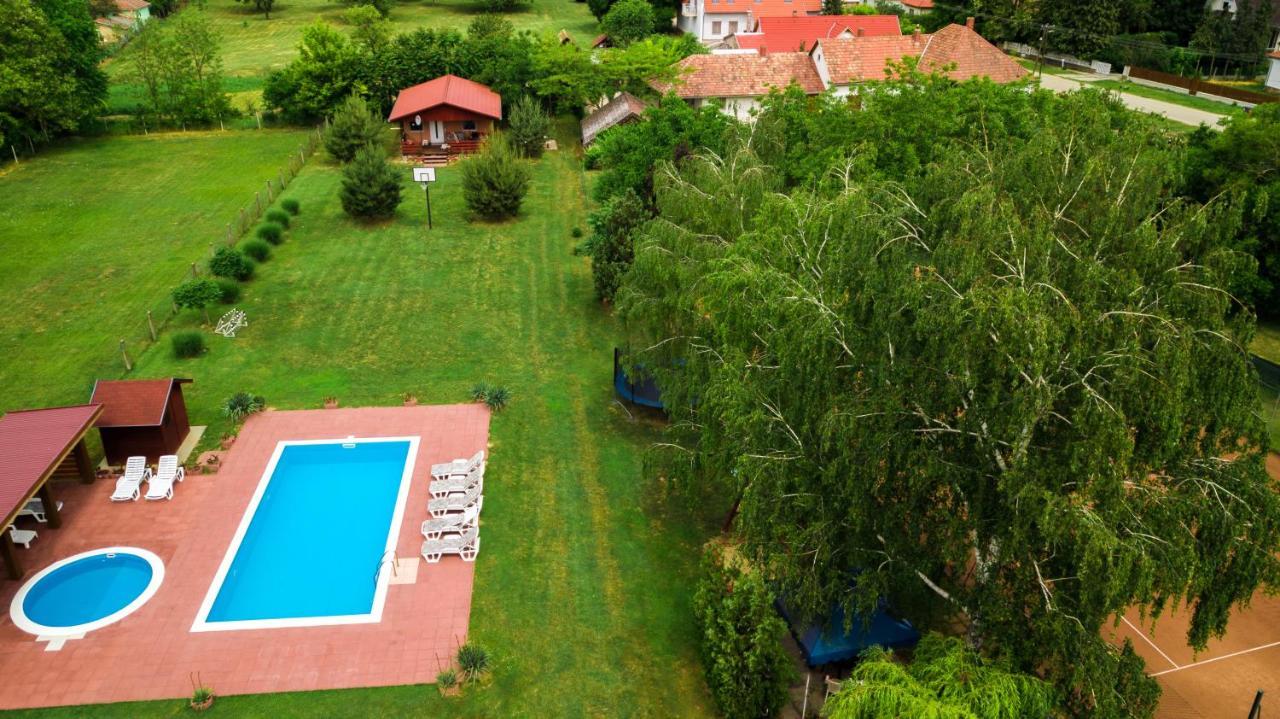 Tennis Guesthouse Ordacsehi Exterior foto